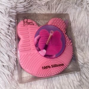 Makeup brush cleaner tool